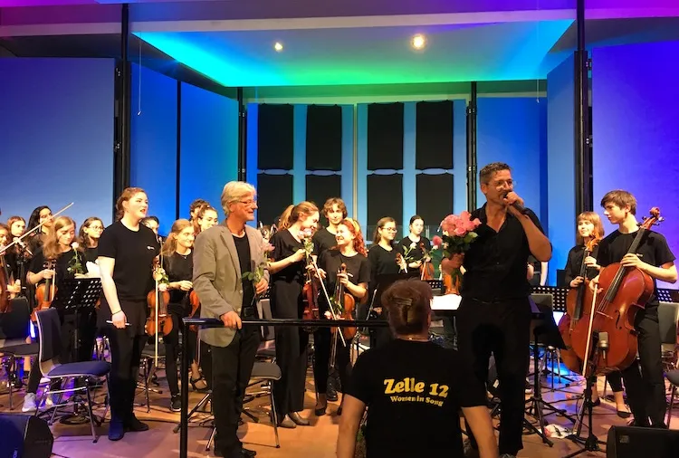 Woman in Song-Son konser
